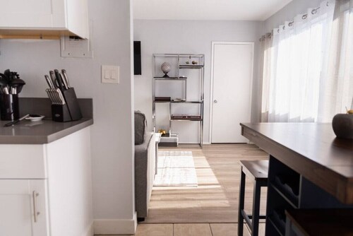 SLEEK 1BR FULLY RENOVATED 2023 in NOHO ARTS DISTRICT p45