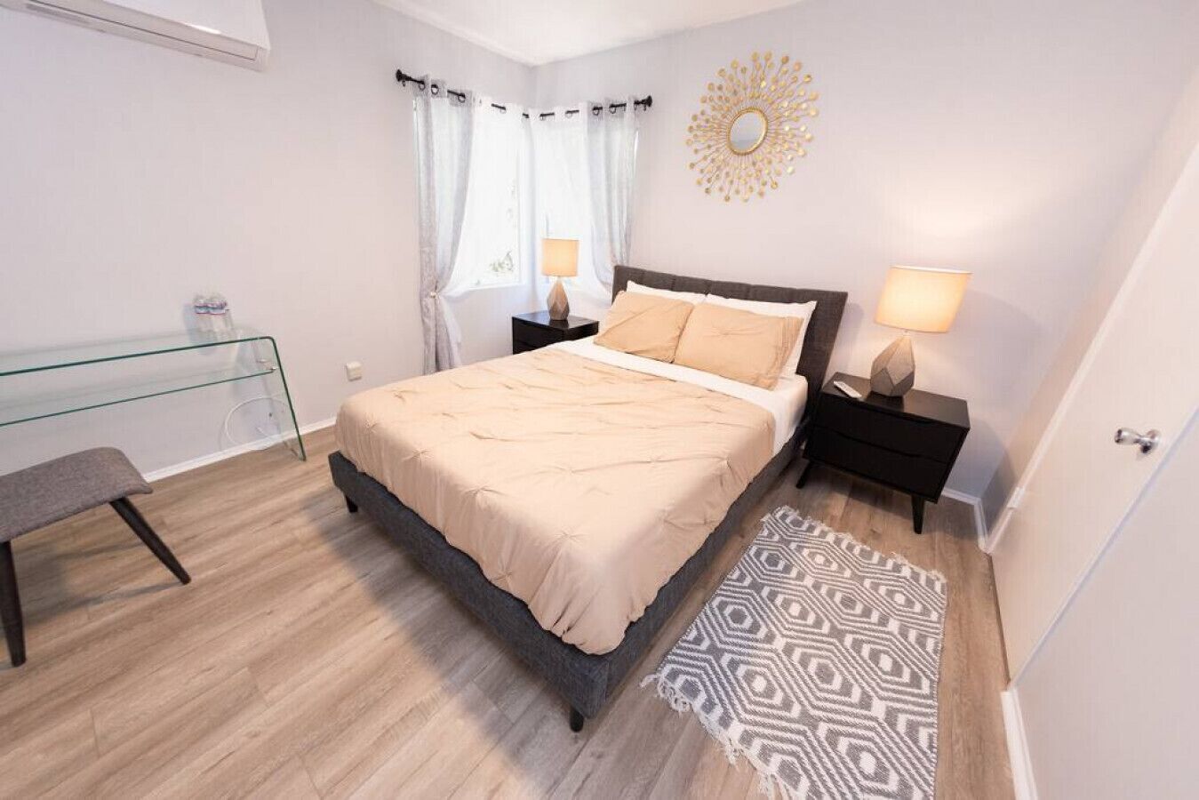 1 chambre, bureau, fer et planche à repasser, Wi-Fi gratuit