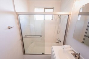 Hair dryer, towels - SLEEK 1BR FULLY RENOVATED 2023 in NOHO ARTS DISTRICT p45 (NORTH HOLLYWOOD)