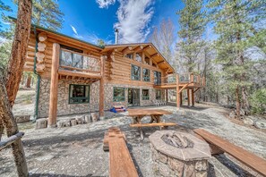 Outdoor dining - Inviting and Relaxing-Cliffs and Streams! (Nathrop)