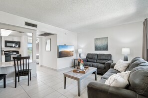 Apartment, 1 Bedroom | Living area