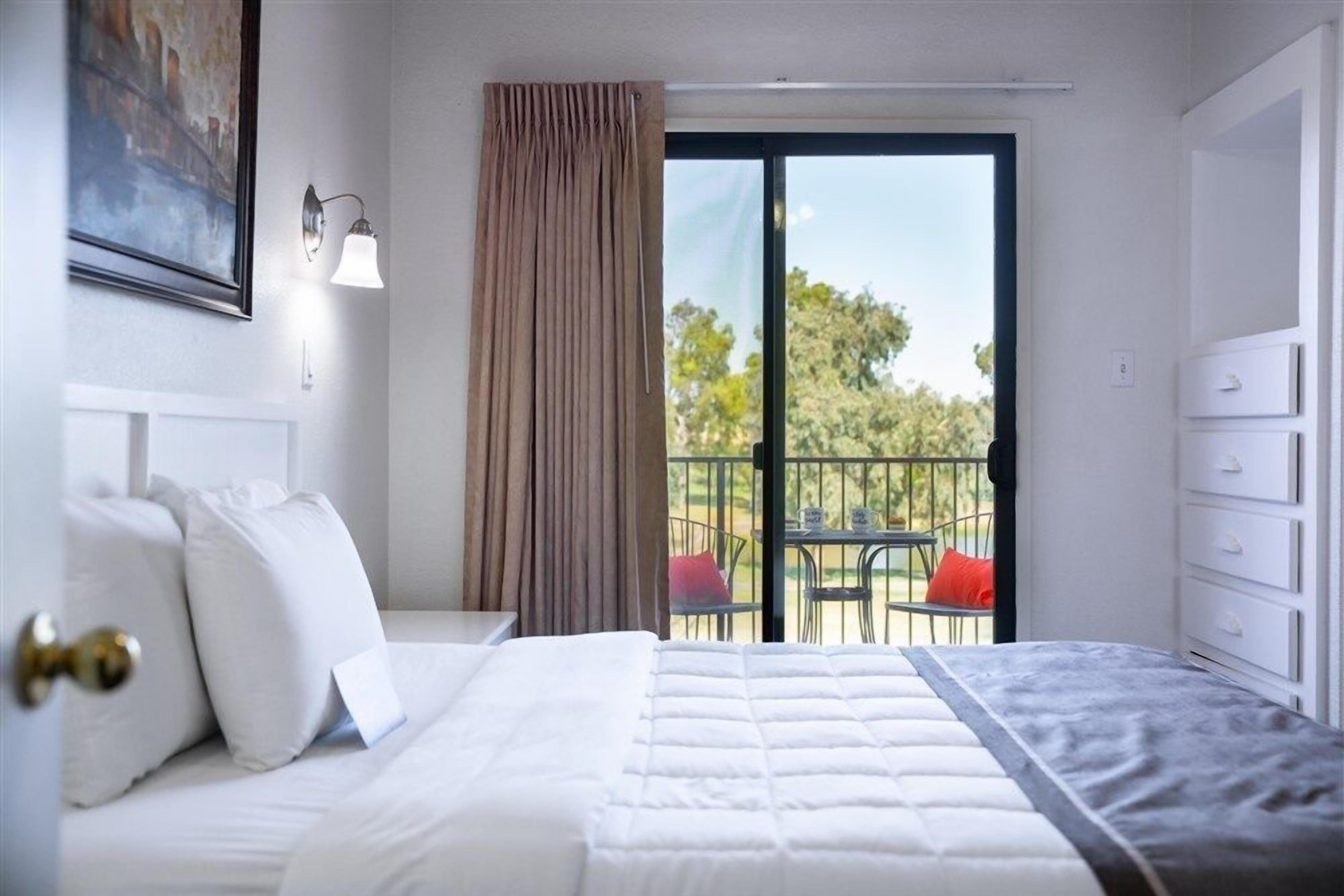 Apartment, 1 Bedroom | 1 bedroom, iron/ironing board, free WiFi