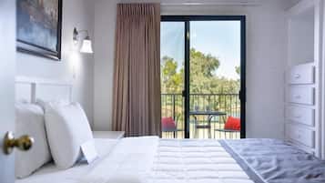 Apartment, 1 Bedroom | 1 bedroom, iron/ironing board, free WiFi