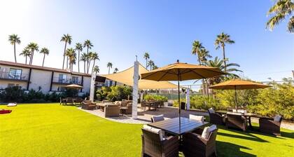 139 Fully Furnished, amenities galore! by RedAwning