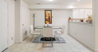Cozy 2-bedrooms condo in the heart of Stafford