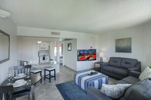 Apartment, 1 Bedroom | Living room | TV, fireplace