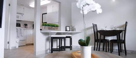 Apartment, 1 Bedroom | Dining