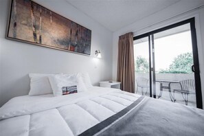 1 bedroom, iron/ironing board, free WiFi - 242-Fully Furnished 1BR Suite-Pet Friendly! by RedAwning (Scottsdale)