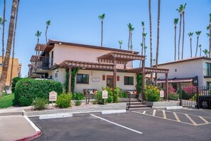 Apartment, 1 Bedroom | Exterior - Scottsdale's premium short term getaway, Fully furnished 1 bedroom homes Unit 221 by RedAwning (Scottsdale)