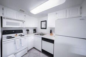 Apartment, 1 Bedroom | Private kitchen | Fridge, oven, coffee/tea maker, toaster