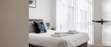 Apartment | 2 bedrooms, hypo-allergenic bedding, individually furnished, desk