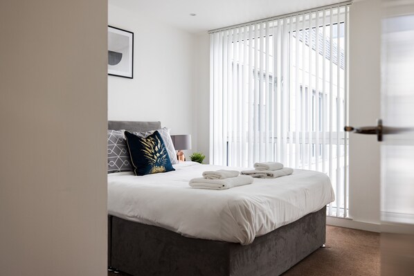 2 bedrooms, hypo-allergenic bedding, individually furnished, desk - The Old Street Collection (London)