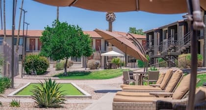 125 Fully Furnished 1BR Suite-Prime Location! by RedAwning