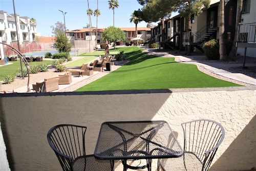 125 Fully Furnished 1BR Suite-Prime Location! by RedAwning