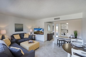 Apartment, 1 Bedroom | Living room