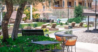 215 Fully Furnished 1BR Suite-Outdoor Pool! by RedAwning