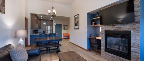 Condo, 2 chambres | Aire de séjour