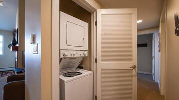 Kondominium, 2 kamar tidur | Laundry