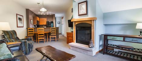 Condo, 2 Bedrooms | Living room