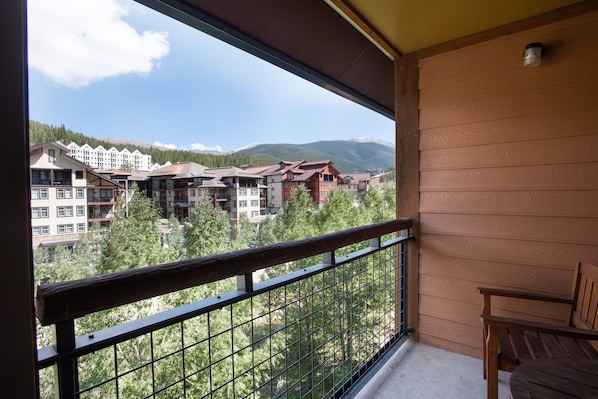Condo, 2 Bedrooms | Property grounds