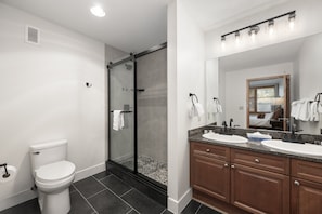 Apartment, 2 Schlafzimmer | Badezimmer