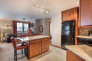 Condo, 3 Bedrooms | Private kitchen | Fridge, oven, coffee/tea maker, toaster