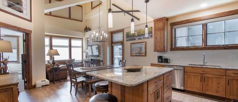 Condo, 3 Bedrooms | Interior