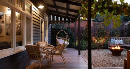 The Elm Tree- Designer Home in the heart of Daylesford