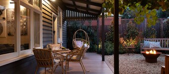 The Elm Tree- Designer Home in the heart of Daylesford