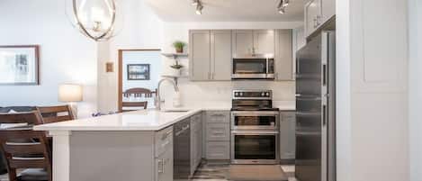 Apartment, 2 Schlafzimmer | Eigene Küche | Kühlschrank, Ofen, Wasserkocher mit Kaffee-/Teezubehör, Toaster