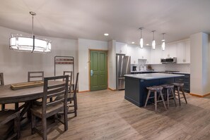 Condo, 3 Bedrooms | Private kitchen | Fridge, oven, coffee/tea maker, toaster