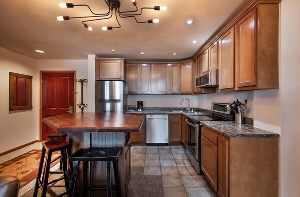 Condo, 2 Bedrooms | Private kitchen | Fridge, oven, coffee/tea maker, toaster