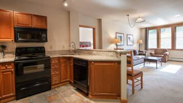 Leilighet, 2 soverom | Eget kjøkken | Kjøleskap, ovn, kaffetrakter/tekoker og brødrister