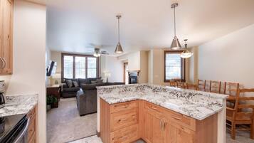 Condo, 3 Bedrooms | Private kitchen | Fridge, oven, coffee/tea maker, toaster