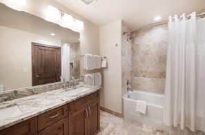 Bathroom - Zephyr Mountain Lodge, Condo | Ski-In/Ski-Out Village Corridor View (Value-Rated Condo 2310) (Winter Park)