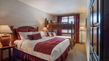 2 bedrooms, iron/ironing board, free WiFi