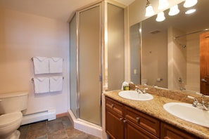 Condo, 3 Bedrooms | Bathroom | Towels