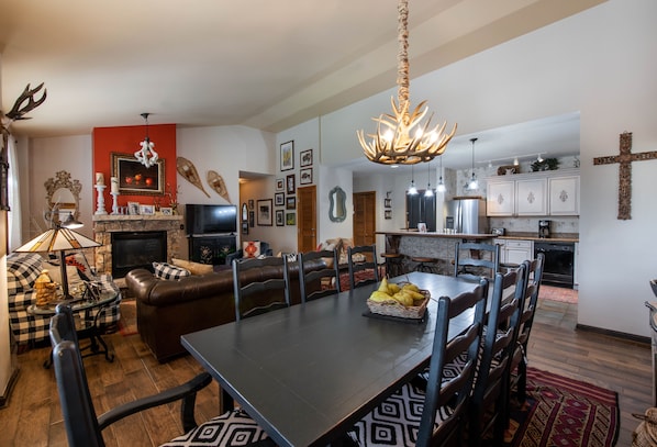 Condo, 3 habitaciones | Restaurantes