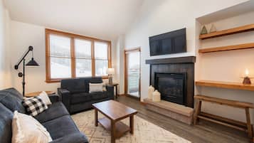Condo, 2 Bedrooms | Interior