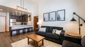 Condo, 2 Bedrooms | Interior