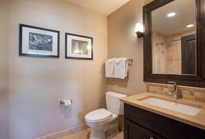 Casa de ciudad, 3 habitaciones | Baño | Toallas 