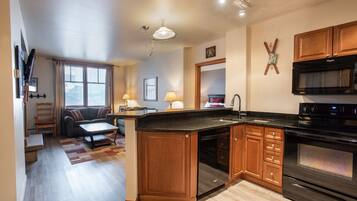 Kondominium, 2 kamar tidur | Dapur pribadi | Lemari es, oven, mesin pembuat kopi/teh, dan pemanggang roti