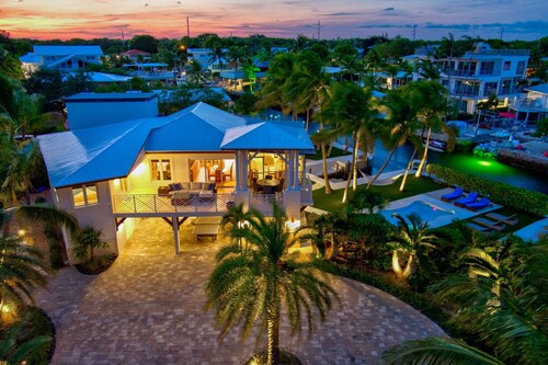 5BR/4.5BA • Ocean Views • Pool & Hot Tub • Dock • Kayaks • Bikes & More