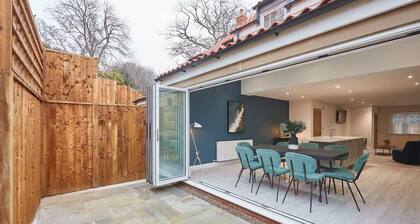 Host & Stay | Iburn House