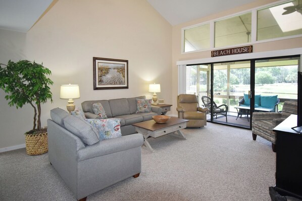 Flat-screen TV - Sunset Rentals | Ocean Course 556 (Hilton Head Island)