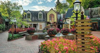 Lovely condo w/ indoor pool *only steps to parkway