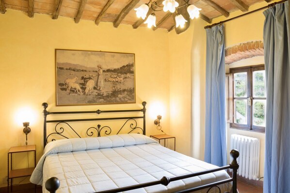 1 bedroom, iron/ironing board, bed sheets - Villa Grassina Two-room apartment 4, WIFI, Nature, swimming pool (Pelago)