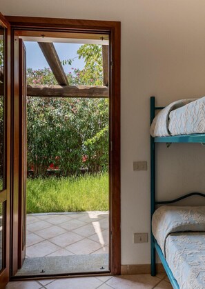 2 bedrooms, iron/ironing board, bed sheets