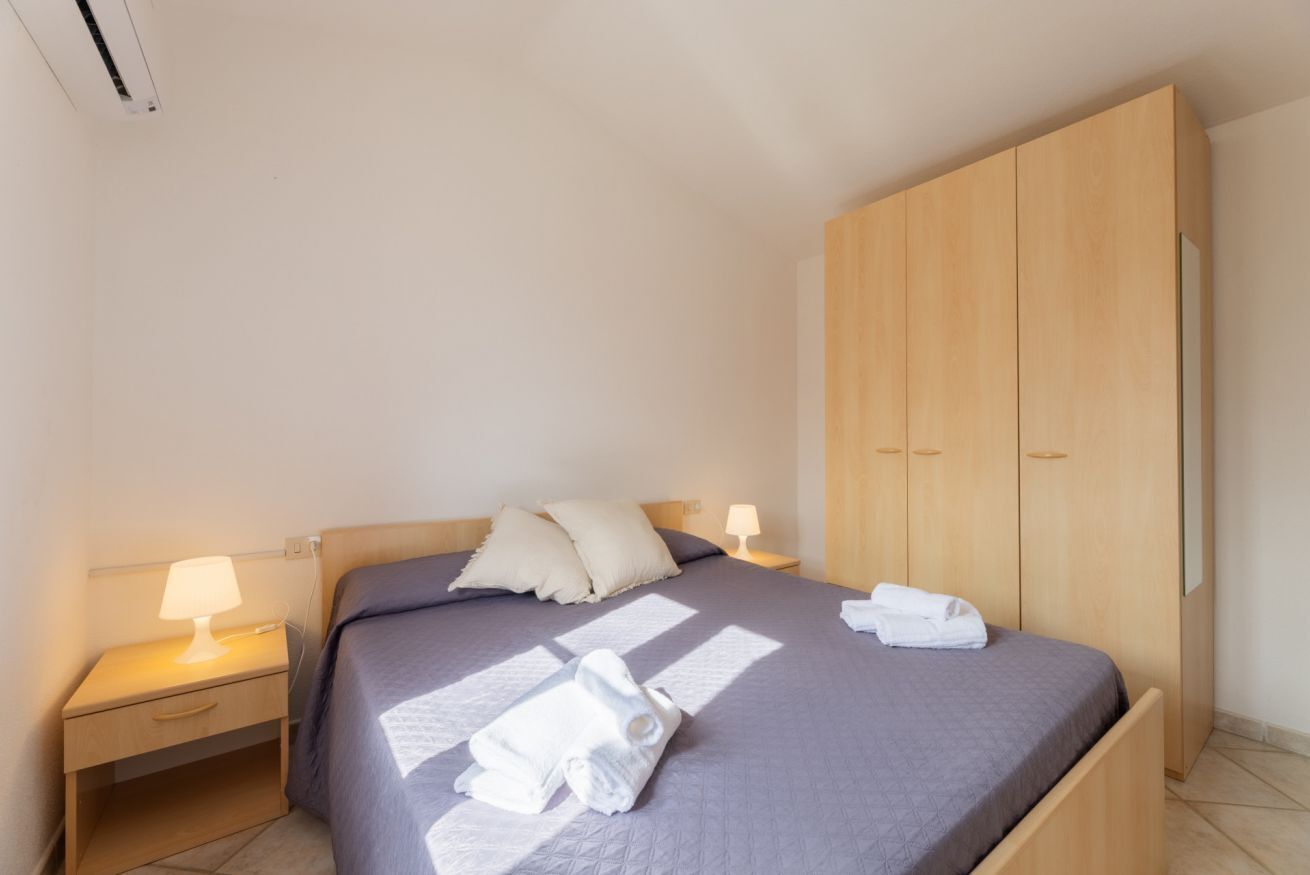 2 bedrooms, iron/ironing board, travel cot, bed sheets