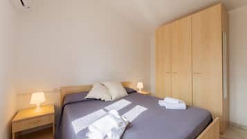 2 bedrooms, iron/ironing board, travel cot, bed sheets